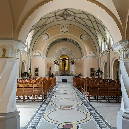 Farského Kolej 3*